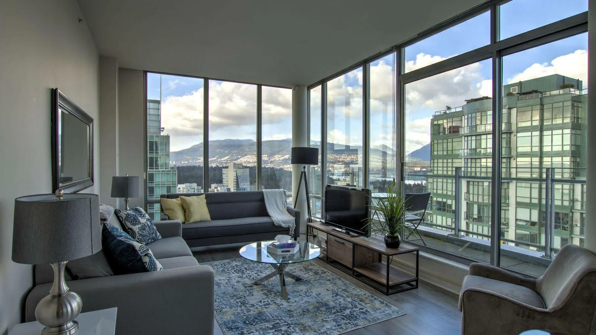 The Residence Club 3*, Vancouver Canada