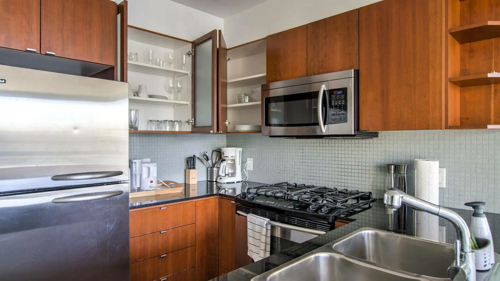 The Residence Club 3*, Vancouver Canada